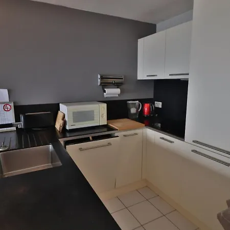 Climatise En Front De A Avec Piscine, Garage Et Wifi - Fr-1-472a-203 *