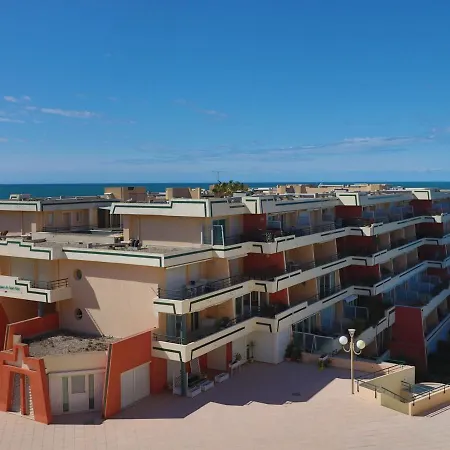 Climatise En Front De A Avec Piscine, Garage Et Wifi - Fr-1-472a-203 Sete